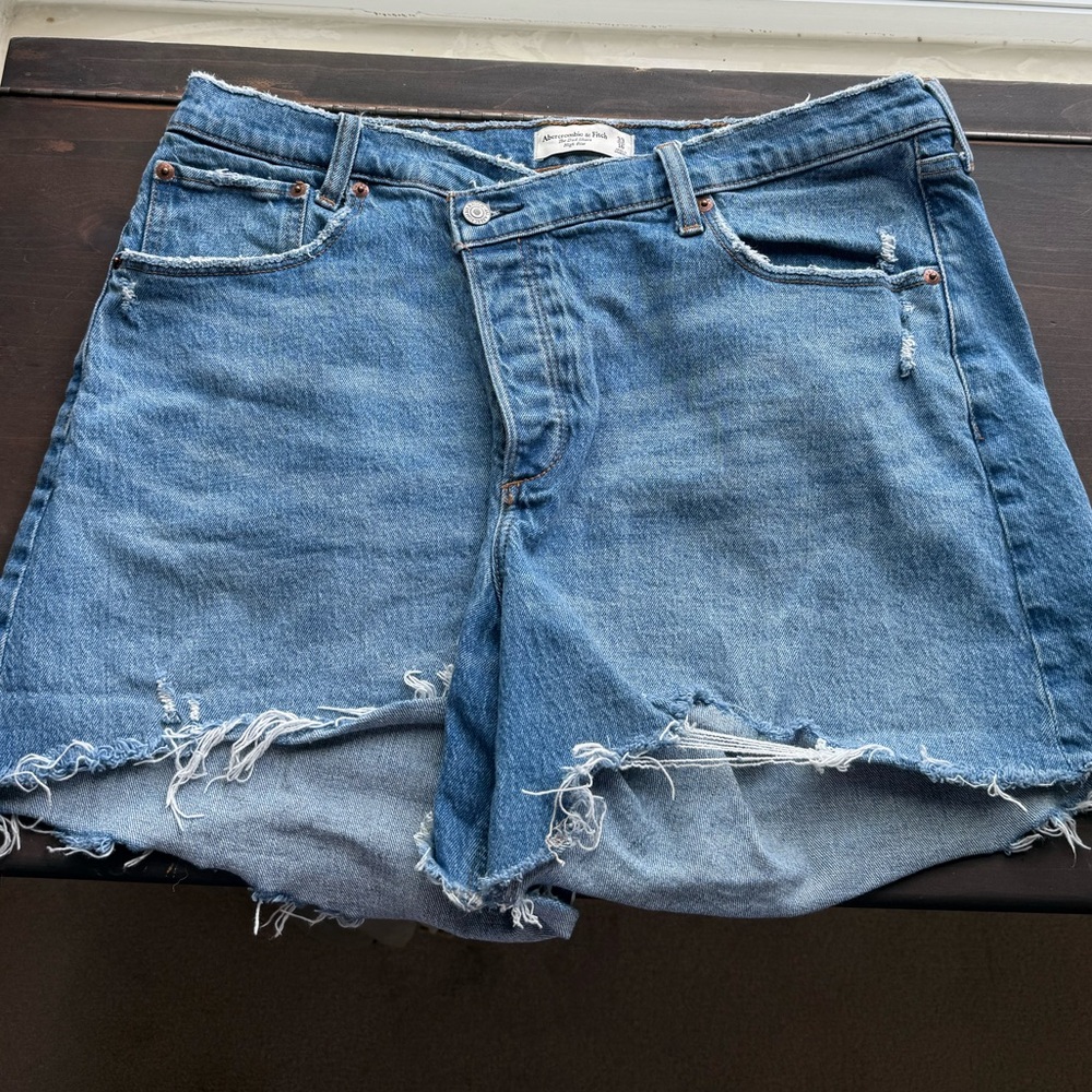 Abercrombie & Fitch High Rise Dad Short - Size 33/16